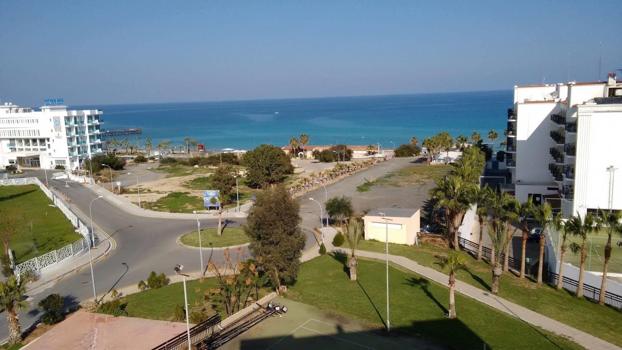 Vrissaki Hotel Apartments Protaras Exterior foto